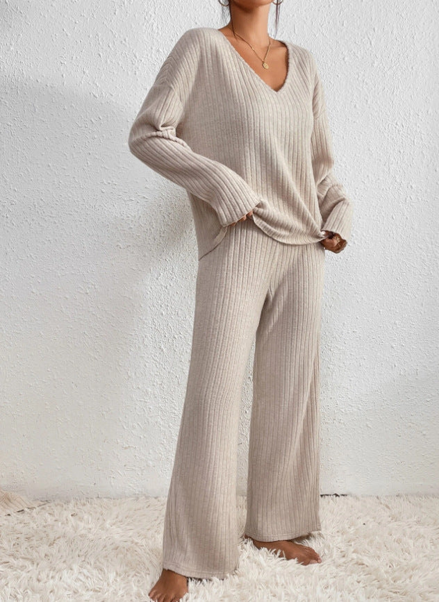 CALYNTHA – V-NECK KNIT TWO-PIECE SET