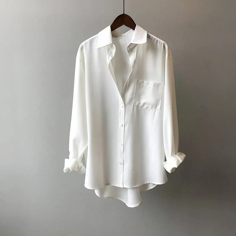 Riley – Blouse with Fluid Elegance