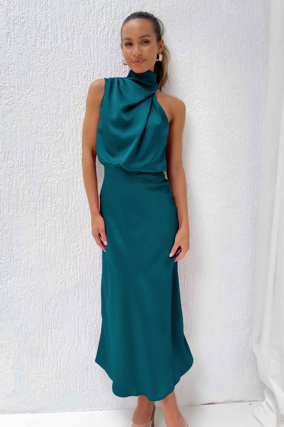 NAYLIRA – MIDI DRESS WITH OFF-THE-SHOULDER DESIGN