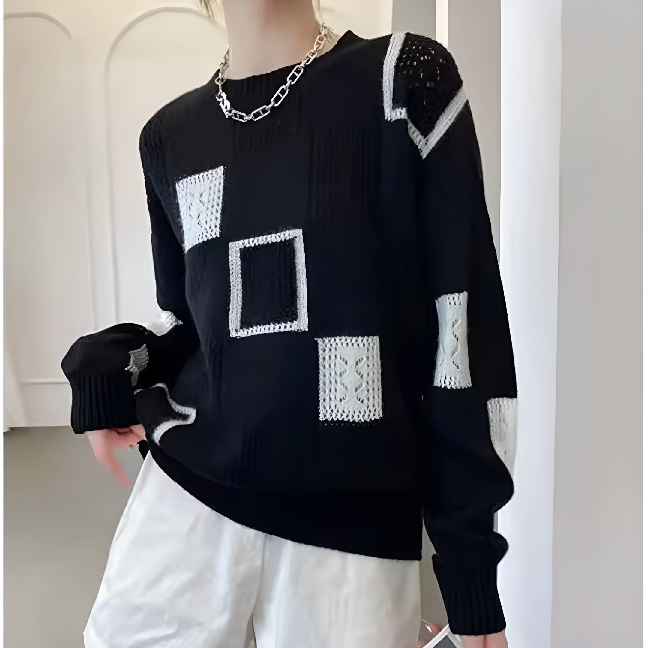 LYSAVIRAE – FLATTERING TIMELESS PULLOVER