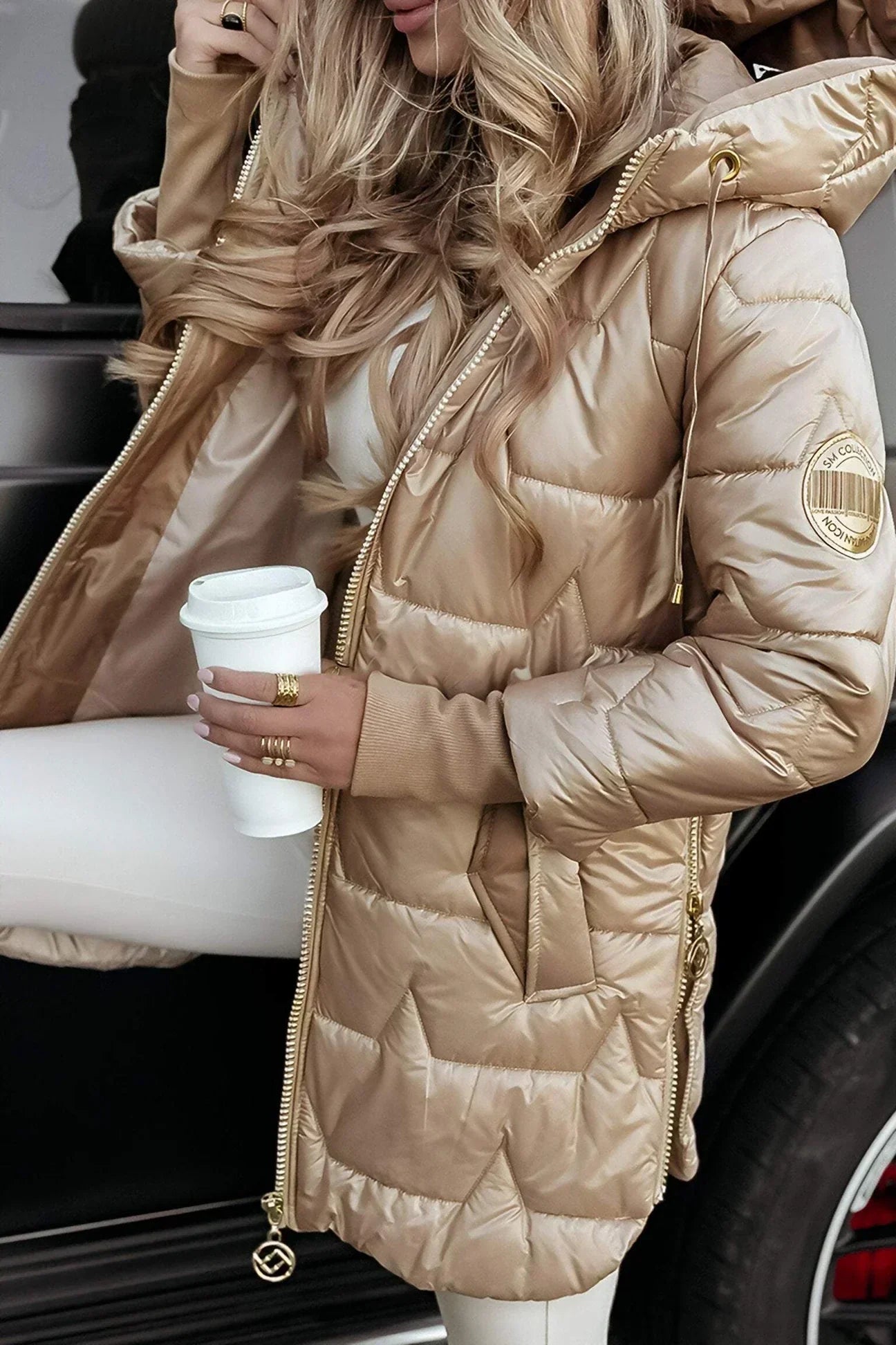 Savrani - Elegant winter coat with hood and padding