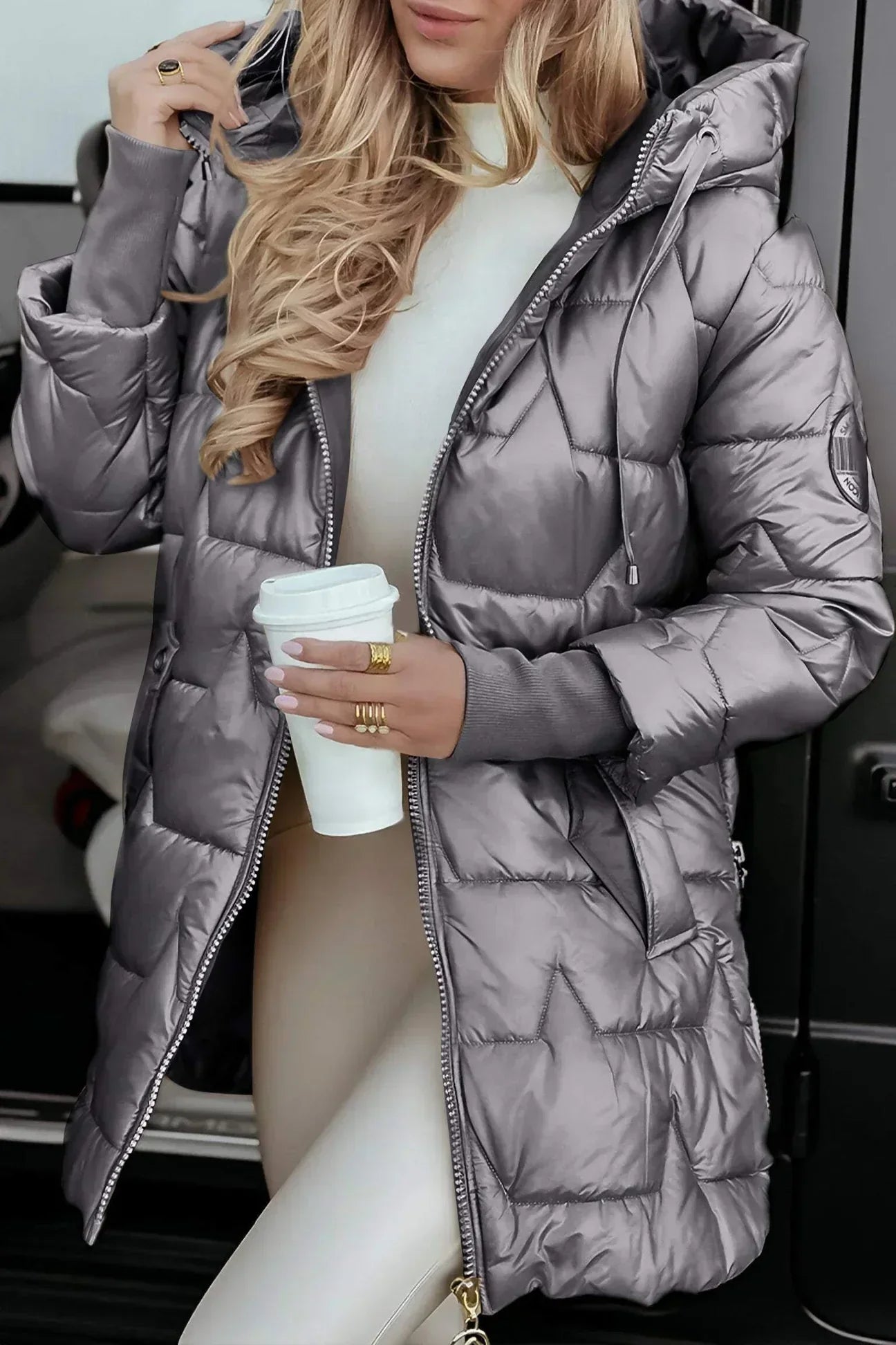Savrani - Elegant winter coat with hood and padding