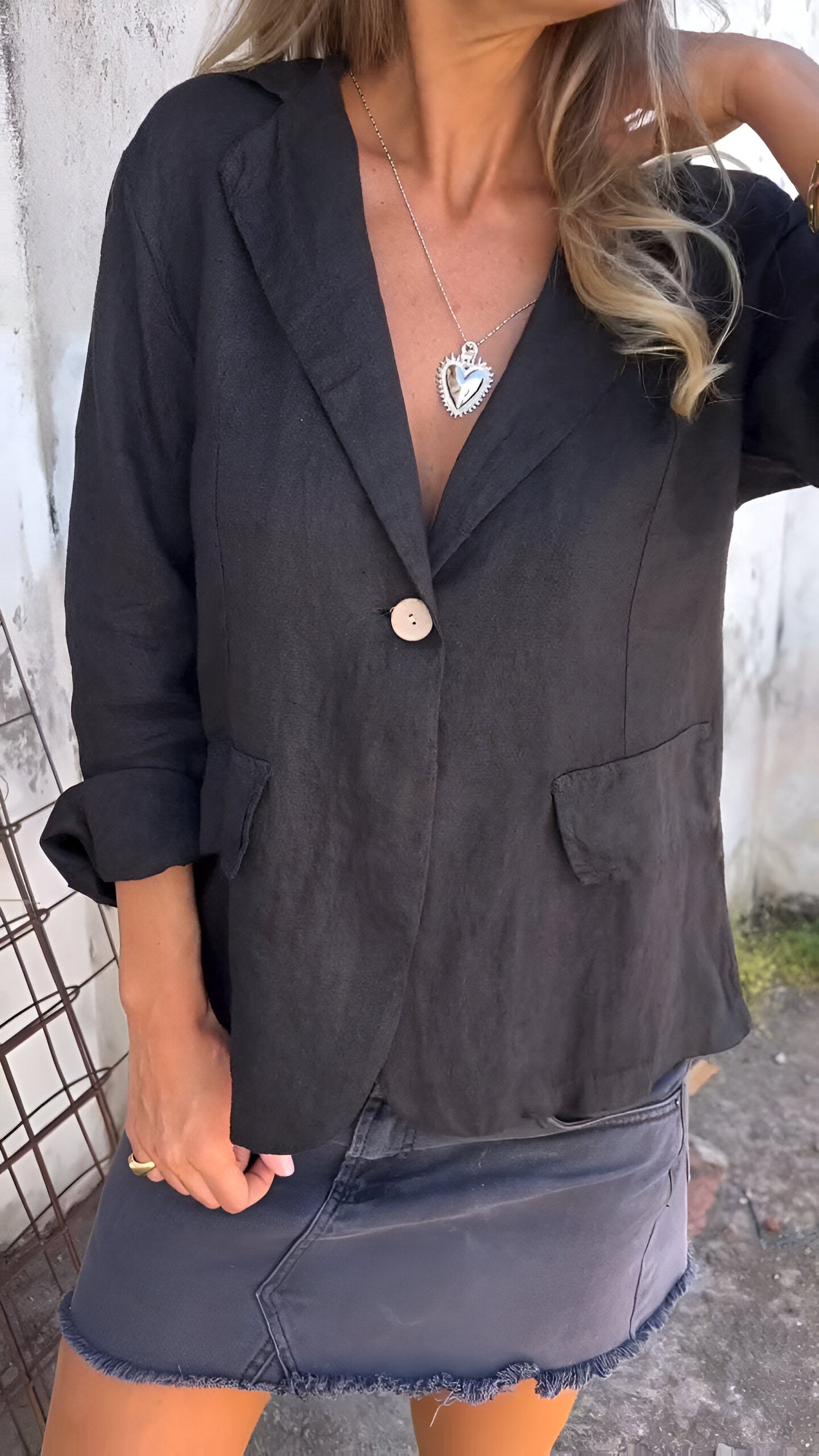 AMAVIRA – LIGHTWEIGHT RETRO-INSPIRED BLAZER