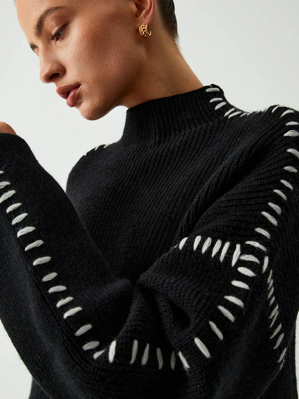 Nia - Cozy Sweater