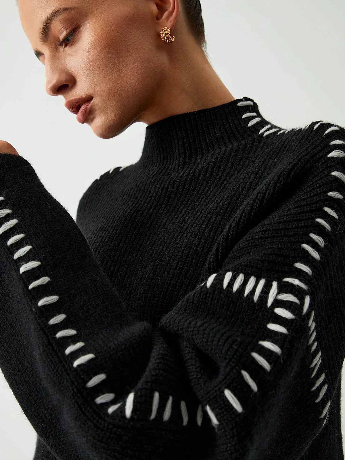 Nia - Cozy Sweater